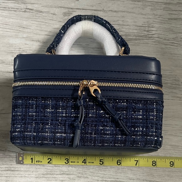 Chic Hobo Bag Dual Zipp Crossbody - Picture 7 of 17